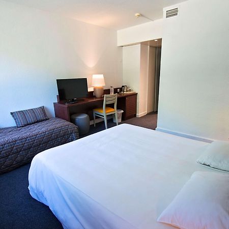 คีเรียดเนมอร์ดาร์วอลต์ Hotel เนอมัวร์ส ภายนอก รูปภาพ