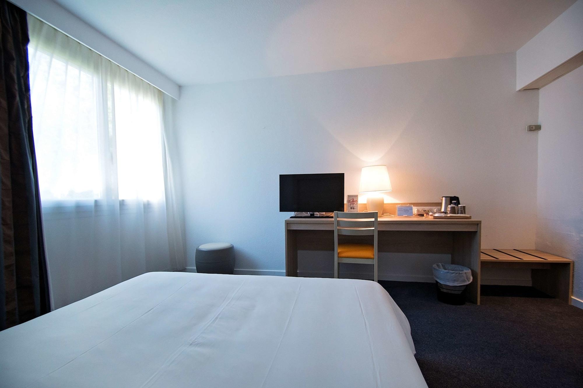 คีเรียดเนมอร์ดาร์วอลต์ Hotel เนอมัวร์ส ภายนอก รูปภาพ