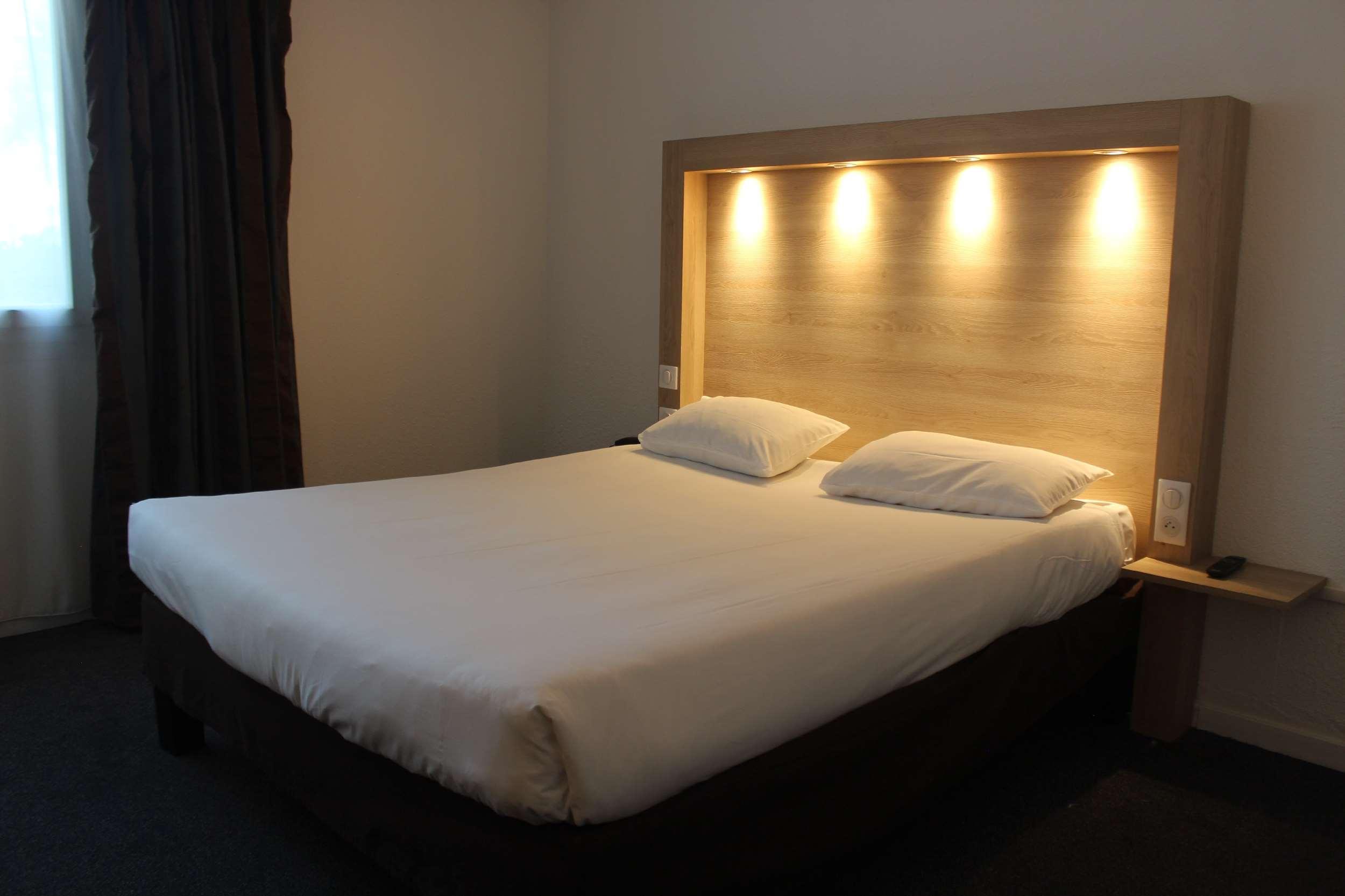 คีเรียดเนมอร์ดาร์วอลต์ Hotel เนอมัวร์ส ภายนอก รูปภาพ