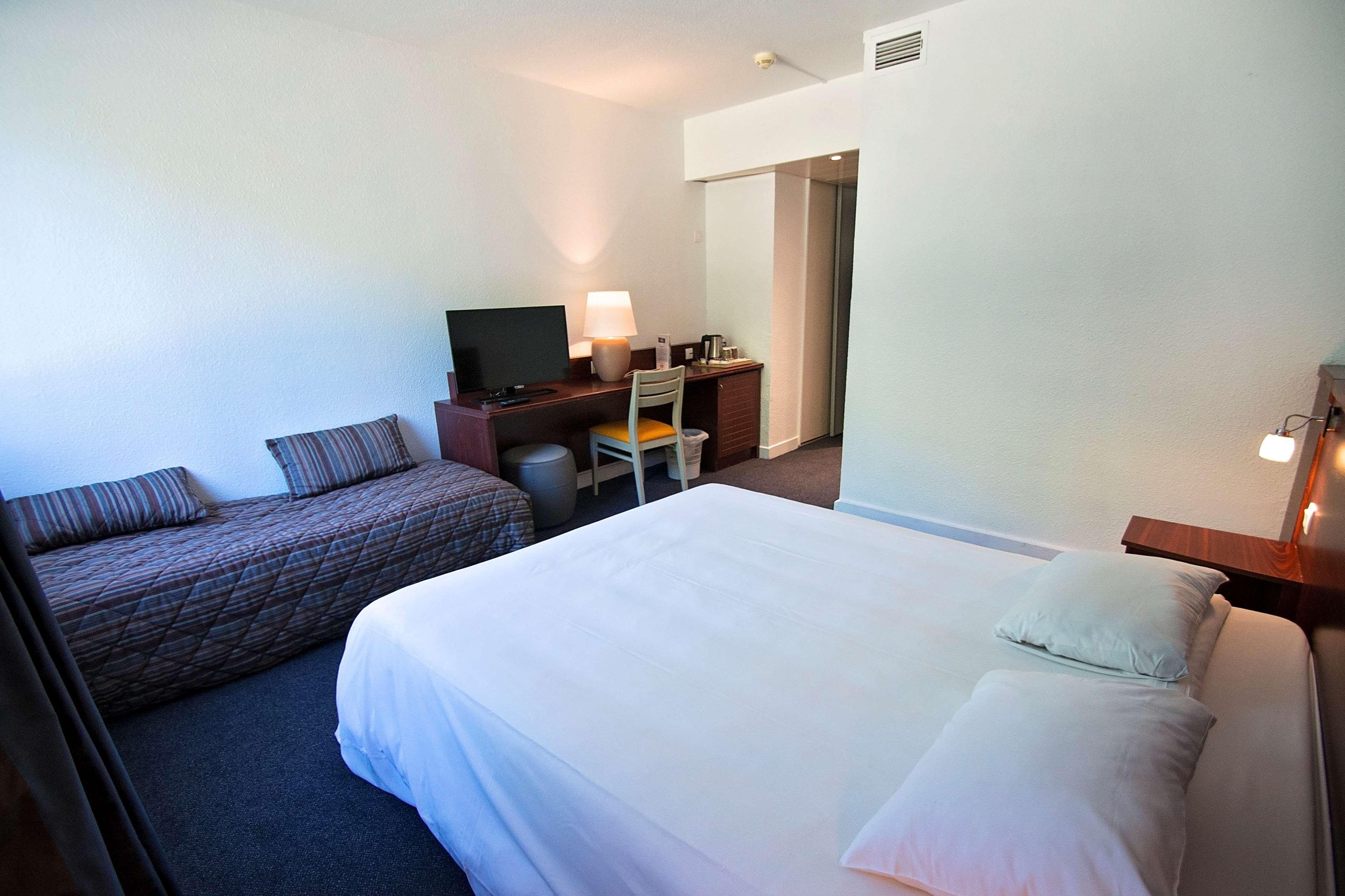 คีเรียดเนมอร์ดาร์วอลต์ Hotel เนอมัวร์ส ภายนอก รูปภาพ