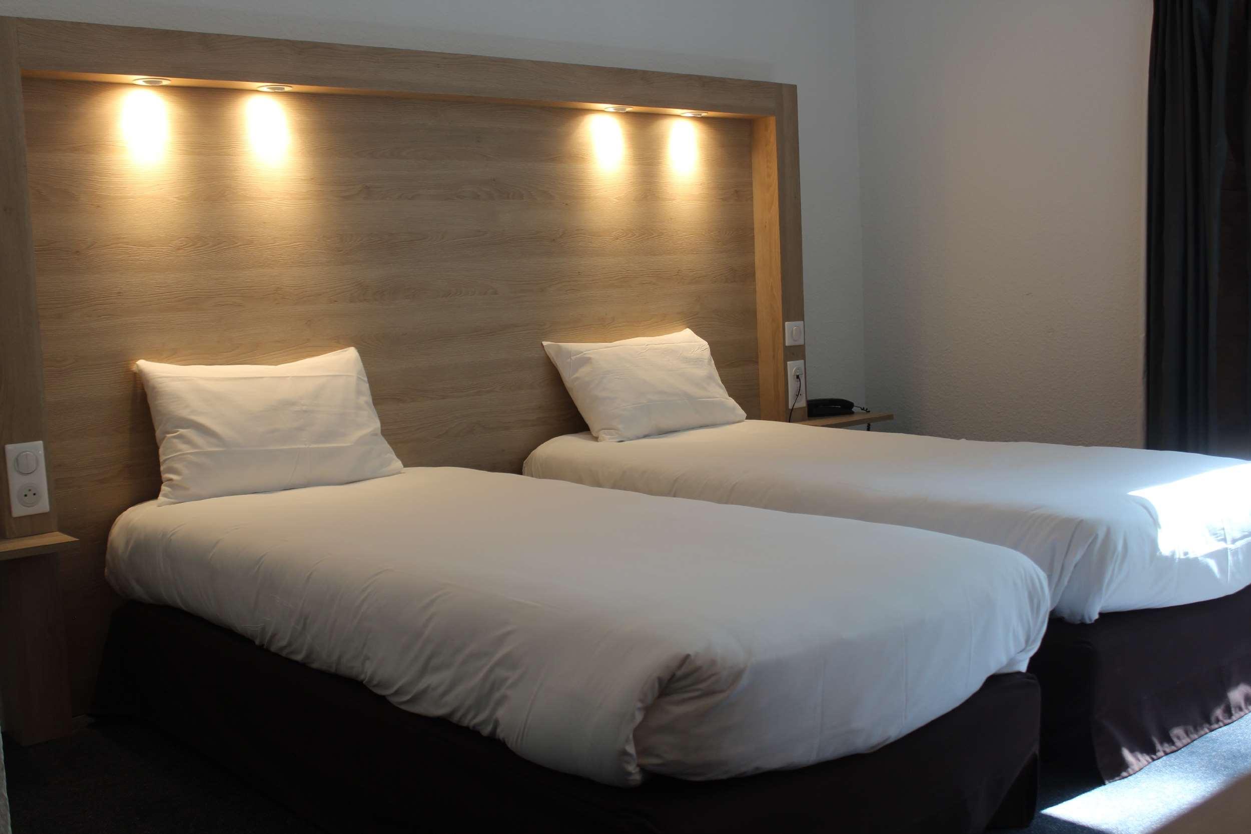คีเรียดเนมอร์ดาร์วอลต์ Hotel เนอมัวร์ส ภายนอก รูปภาพ