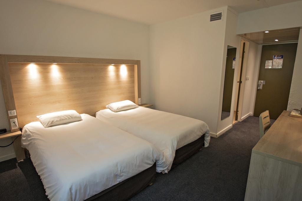 คีเรียดเนมอร์ดาร์วอลต์ Hotel เนอมัวร์ส ภายนอก รูปภาพ